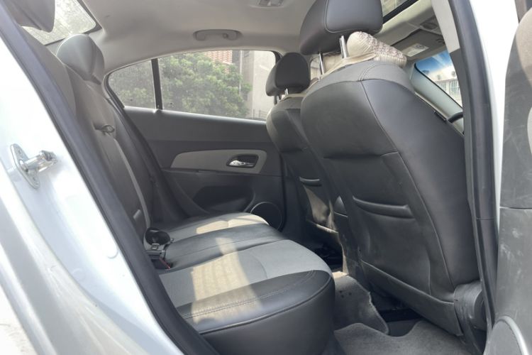 Used Chevrolet Cruze 2011 1.8L SE Automatic Interior 7
