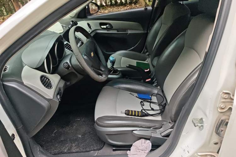 Used Chevrolet Cruze 2011 1.6L SE MT Transformers Edition Left Front Seat