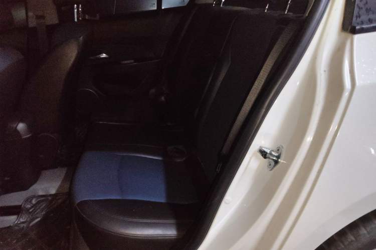 Used Chevrolet Cruze 2011 1.6T SE MT Left Rear Seat