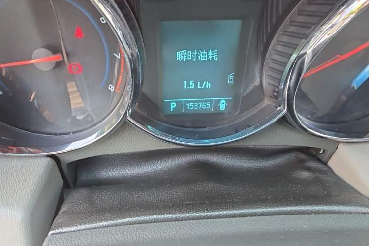 Used Chevrolet Cruze 2011 1.8L SX Automatic Transmission Odometer Close Up