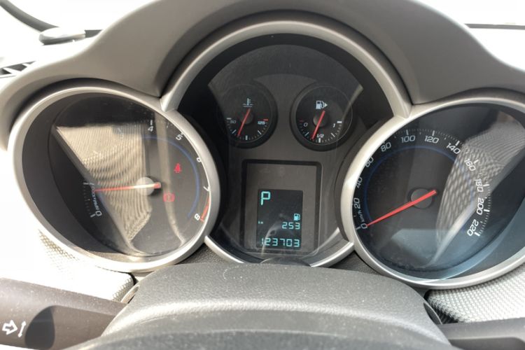 Used Chevrolet Cruze 2011 1.8L SE Automatic Odometer Close Up
