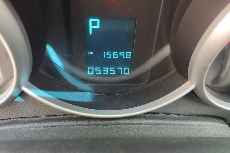 Used Chevrolet Cruze 2011 1.6L SE Automatic Odometer Close Up