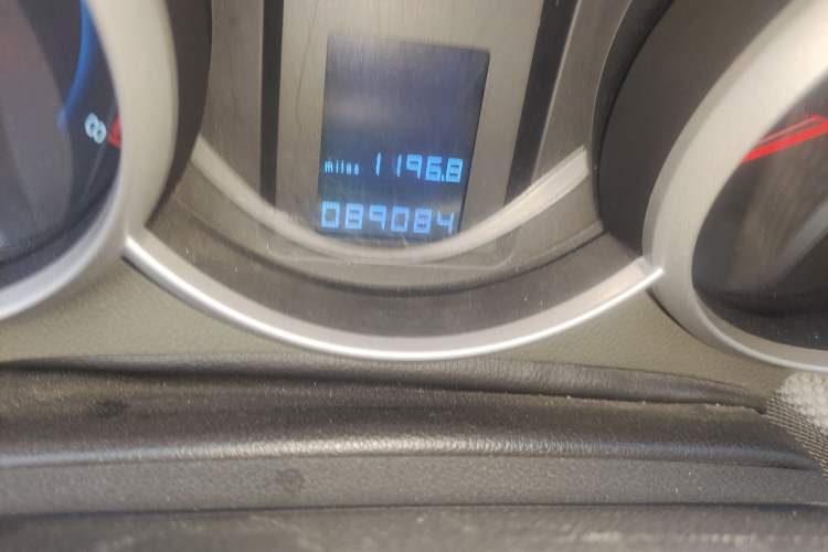 Used Chevrolet Cruze 2011 1.6L SE MT Transformers Edition Odometer Close Up