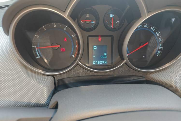 Used Chevrolet Cruze 2011 1.8L SE Automatic Odometer Close Up