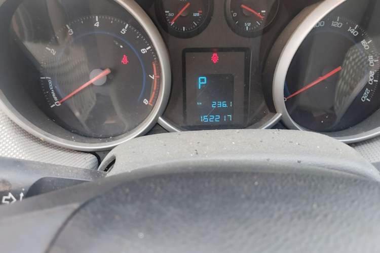 Used Chevrolet Cruze 2011 1.6L SL Grand Touring Edition Automatic Odometer Close Up