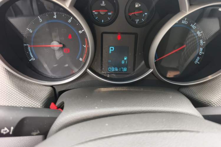 Used Chevrolet Cruze 2011 1.8L SE Automatic Odometer Close Up