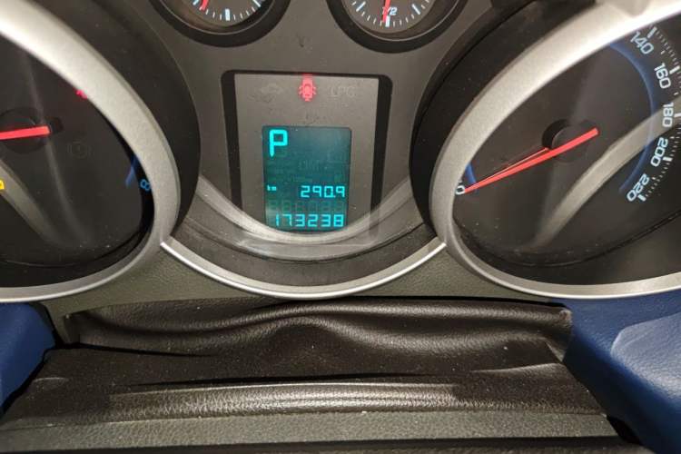 Used Chevrolet Cruze 2011 1.8L SE Automatic Odometer Close Up