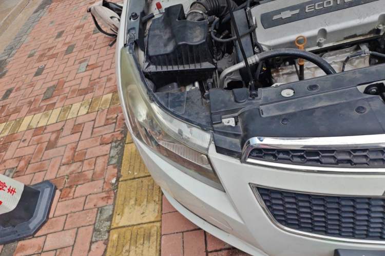 Used Chevrolet Cruze 2011 1.6L SL MT Right Front Headlight