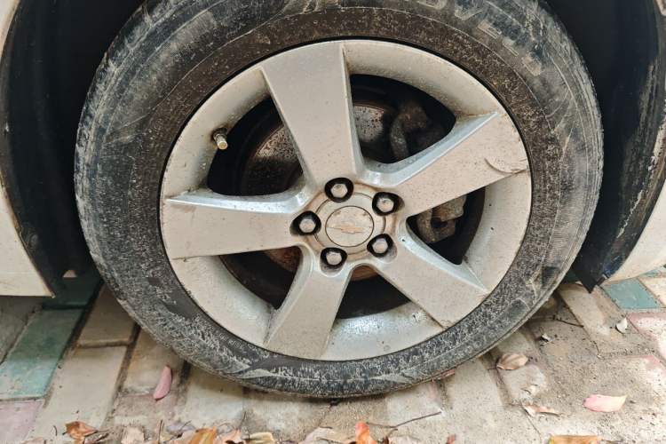 Used Chevrolet Cruze 2011 1.6L SE MT Transformers Edition Right Front Wheel Hub