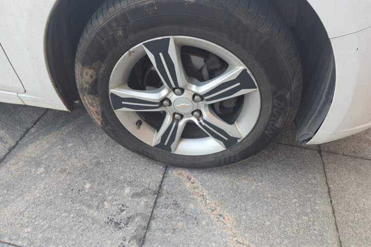 Used Chevrolet Cruze 2011 1.8L SX Automatic Transmission Right Front Wheel Hub