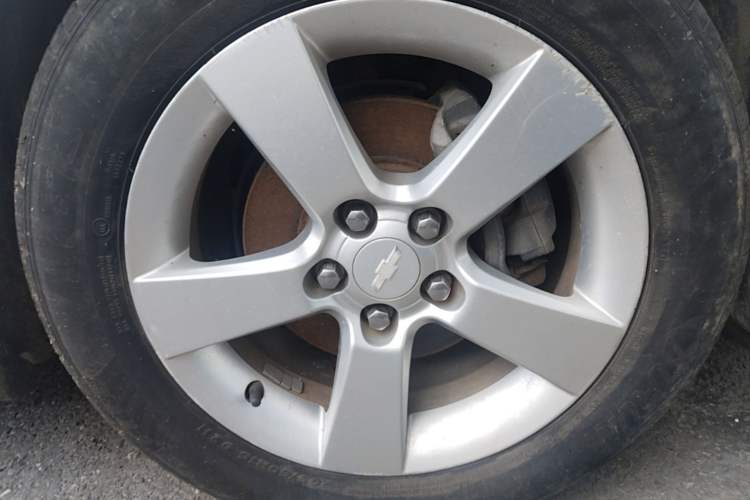 Used Chevrolet Cruze 2011 1.6L SL Grand Touring Edition Automatic Right Front Wheel Hub