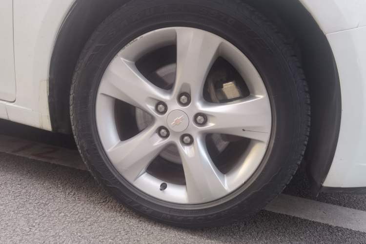 Used Chevrolet Cruze 2011 1.6T SE MT Right Front Wheel Hub