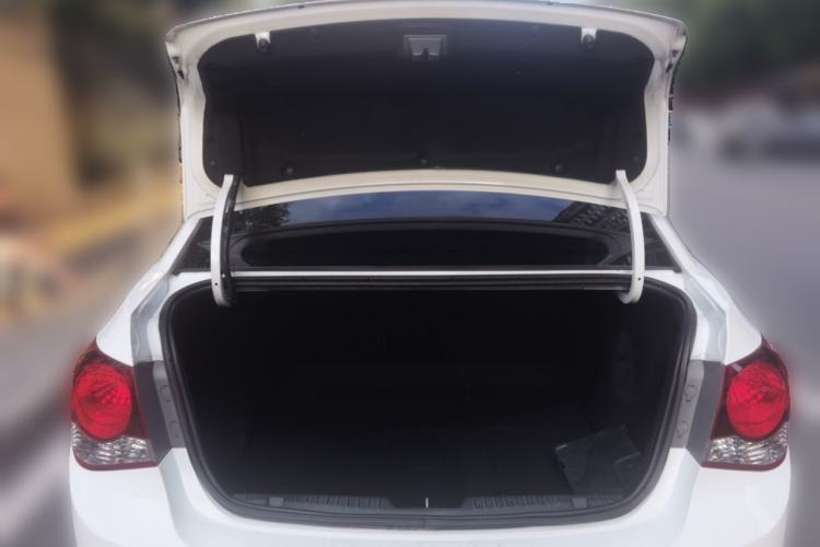 Used Chevrolet Cruze 2011 1.6T SE MT Trunk