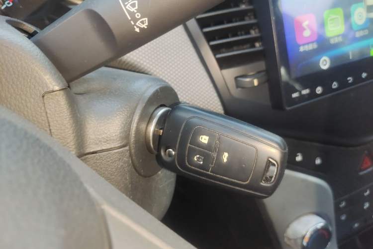Used Chevrolet Cruze 2011 1.6L SE MT Transformers Edition Vehicle Key