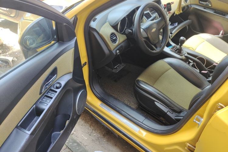 Used Chevrolet Cruze 2011 1.6L SE MT Transformers Edition Driver Seat