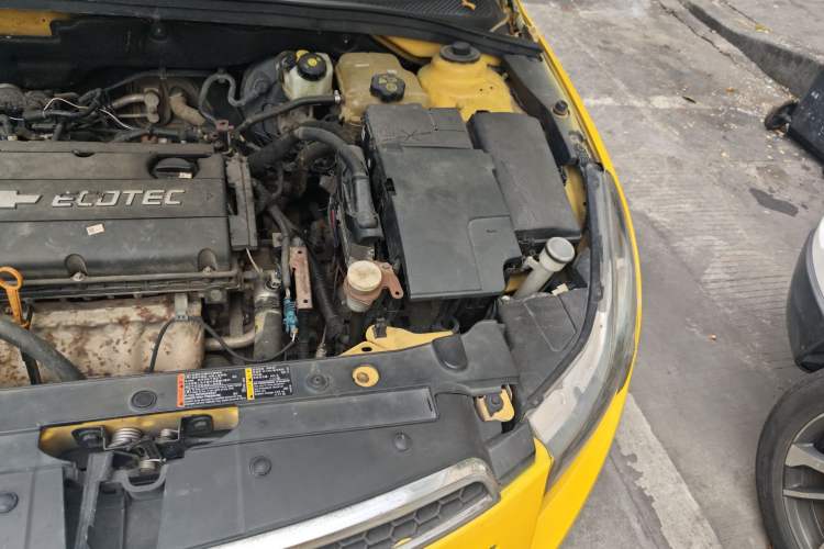 Used Chevrolet Cruze 2011 1.6L SE MT Transformers Edition Engine Bay Left