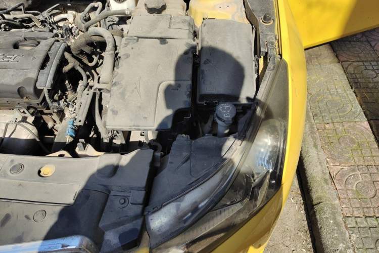Used Chevrolet Cruze 2011 1.6L SE MT Transformers Edition Engine Bay Left