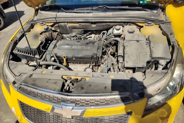Used Chevrolet Cruze 2011 1.6L SE MT Transformers Edition Engine Bay