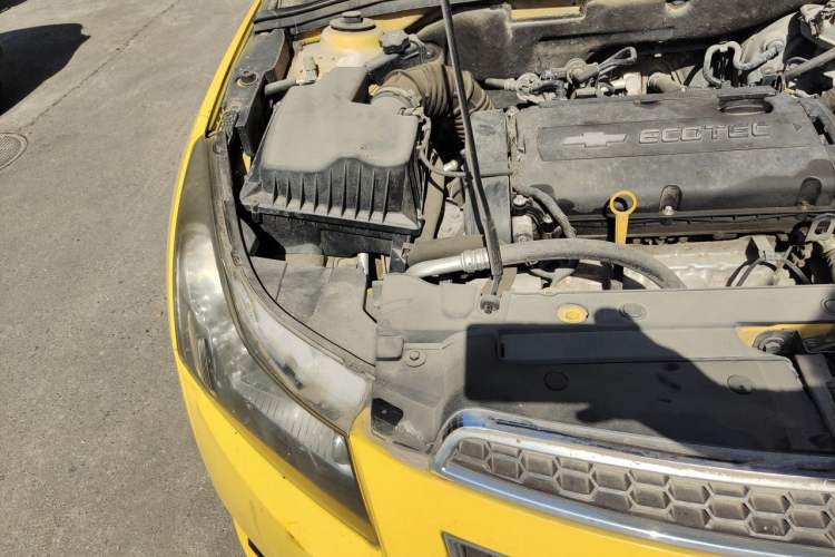 Used Chevrolet Cruze 2011 1.6L SE MT Transformers Edition Engine Bay Right