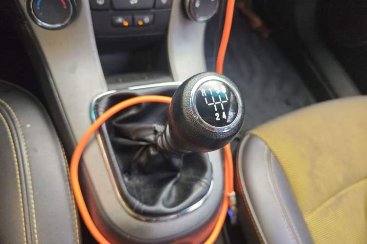 Used Chevrolet Cruze 2011 1.6L SE MT Transformers Edition Gear Lever