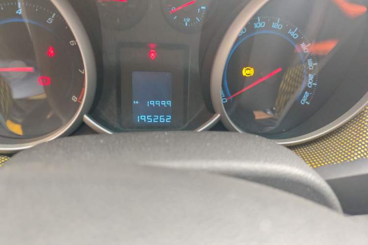 Used Chevrolet Cruze 2011 1.6L SE MT Transformers Edition Odometer Close Up