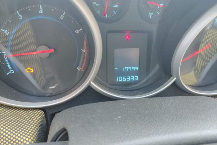 Used Chevrolet Cruze 2011 1.6L SE MT Transformers Edition Odometer Close Up