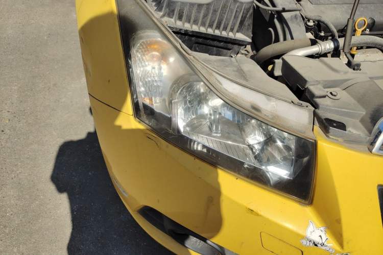 Used Chevrolet Cruze 2011 1.6L SE MT Transformers Edition Right Front Headlight