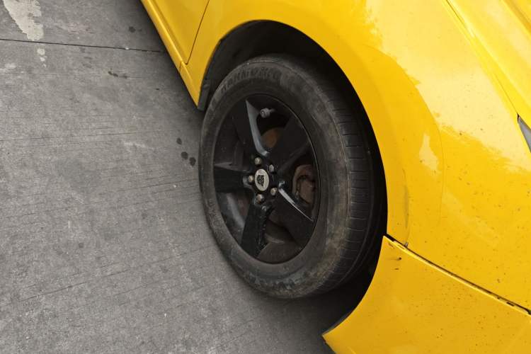 Used Chevrolet Cruze 2011 1.6L SE MT Transformers Edition Right Front Wheel Hub