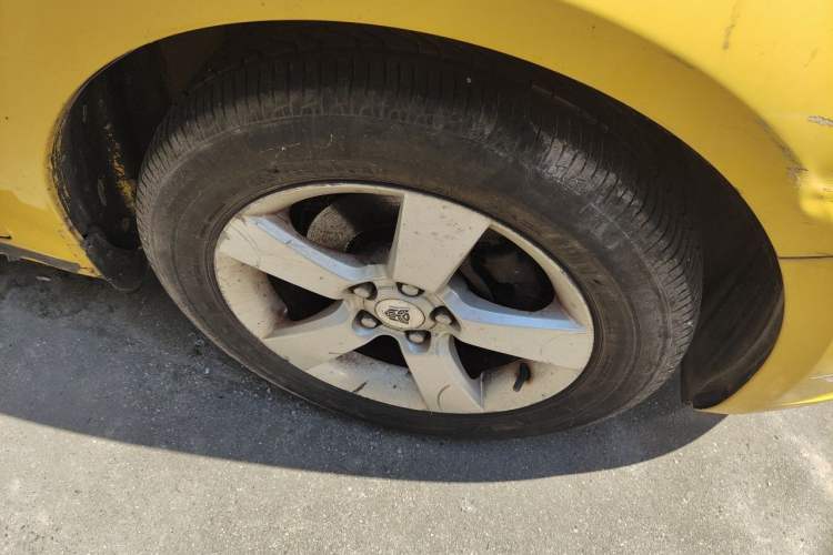 Used Chevrolet Cruze 2011 1.6L SE MT Transformers Edition Right Front Wheel Hub