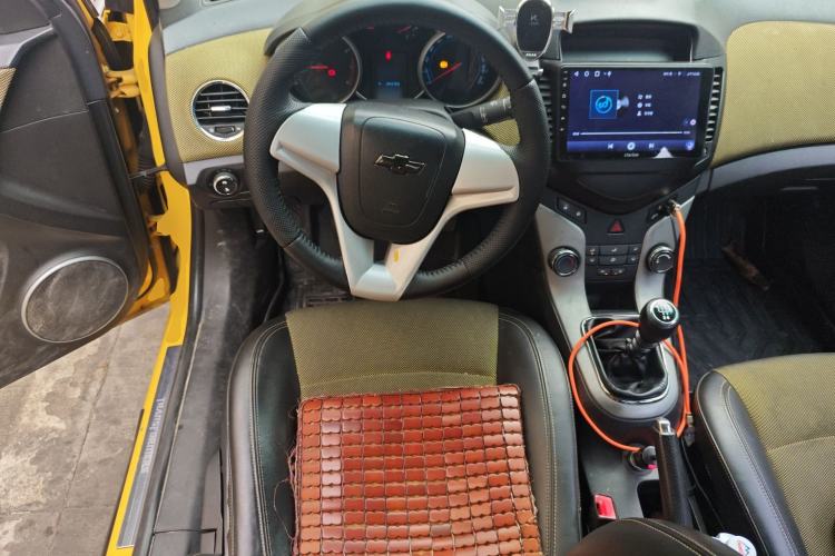 Used Chevrolet Cruze 2011 1.6L SE MT Transformers Edition Steering Wheel