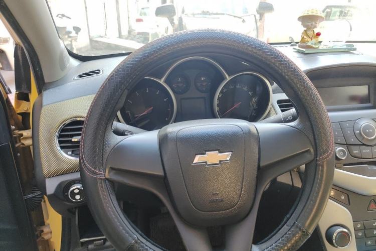 Used Chevrolet Cruze 2011 1.6L SE MT Transformers Edition Steering Wheel