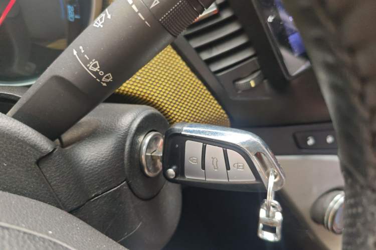 Used Chevrolet Cruze 2011 1.6L SE MT Transformers Edition Vehicle Key