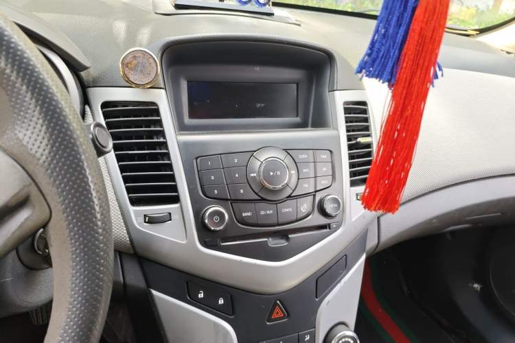 Used Chevrolet Cruze 2012 1.6L SE MT Audio And AC Panel
