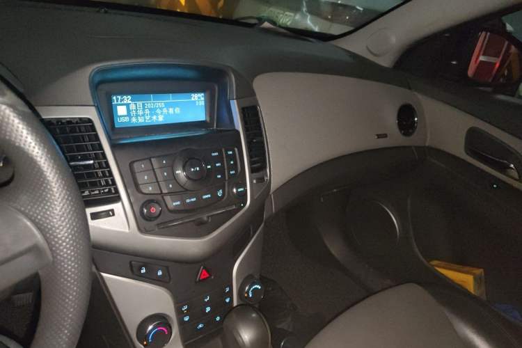 Used Chevrolet Cruze 2012 1.8L SE AT Audio And AC Panel