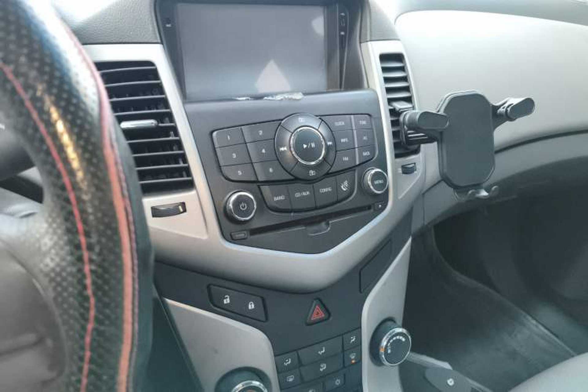 Used Chevrolet Cruze 2012 1.6L SL Grand Edition Manual Transmission Audio And AC Panel
