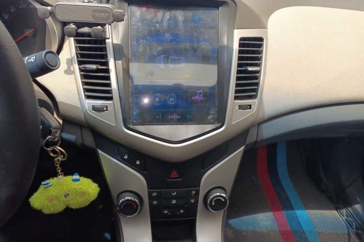Used Chevrolet Cruze 2012 1.6L SE MT Audio And AC Panel