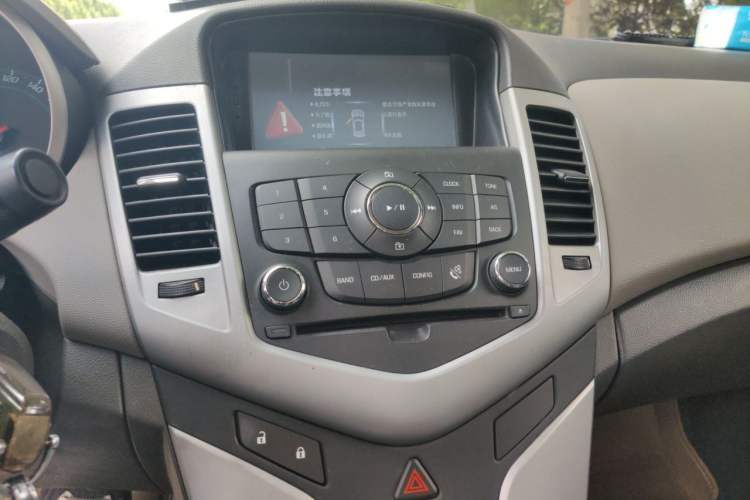 Used Chevrolet Cruze 2012 1.6L SL MT Audio And AC Panel