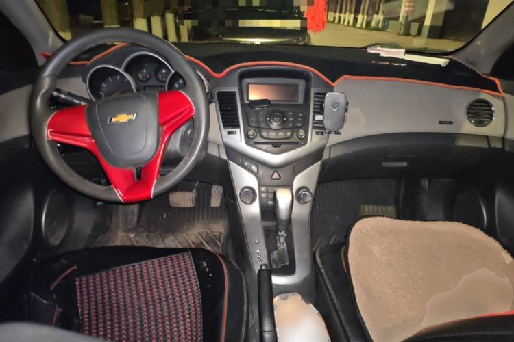Used Chevrolet Cruze 2012 1.6L SE Automatic Center Console