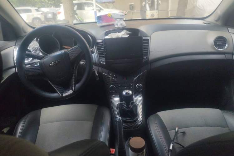 Used Chevrolet Cruze 2012 1.6L SL Grand Edition Manual Transmission Center Console