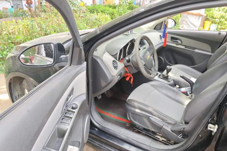 Used Chevrolet Cruze 2012 1.6L SE MT Driver Seat