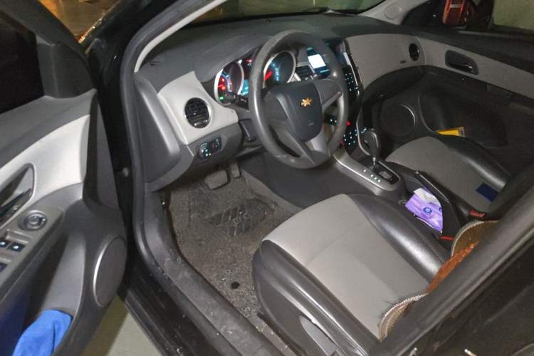 Used Chevrolet Cruze 2012 1.8L SE AT Driver Seat