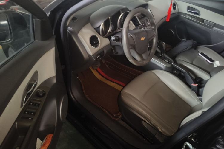 Used Chevrolet Cruze 2012 1.8L SE AT Driver Seat