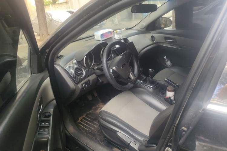 Used Chevrolet Cruze 2012 1.6L SL Grand Edition Manual Transmission Driver Seat