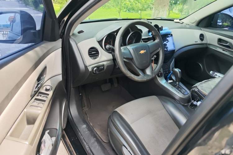 Used Chevrolet Cruze 2012 1.8L SE AT Driver Seat