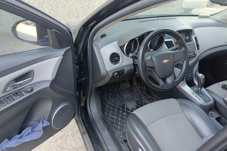 Used Chevrolet Cruze 2012 1.8L SE AT Driver Seat