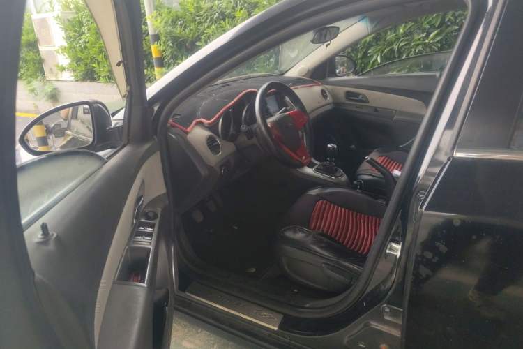 Used Chevrolet Cruze 2012 1.6L SE MT Driver Seat