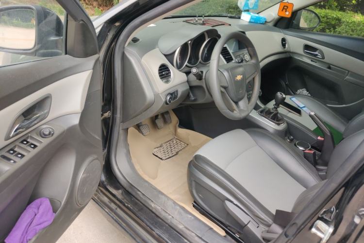 Used Chevrolet Cruze 2012 1.6L SL MT Driver Seat