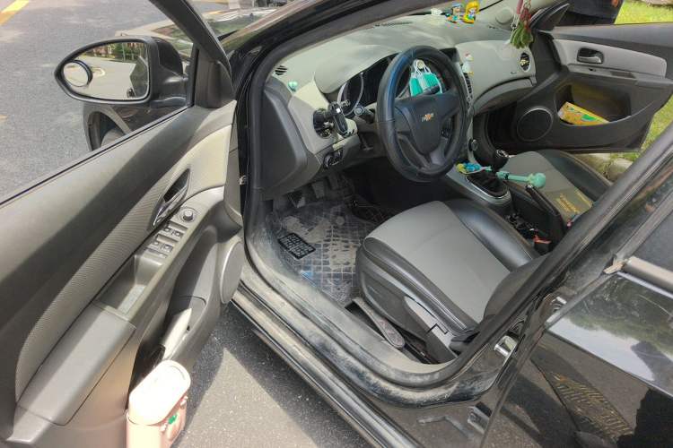 Used Chevrolet Cruze 2012 1.6L SE MT Driver Seat