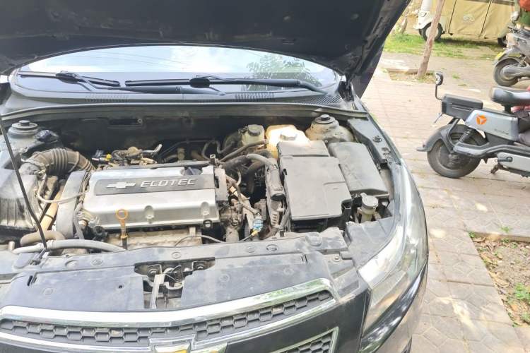 Used Chevrolet Cruze 2012 1.6L SE MT Engine Bay Left