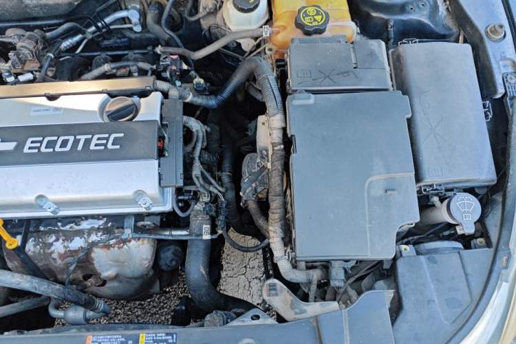 Used Chevrolet Cruze 2012 1.6L SE MT Engine Bay Left